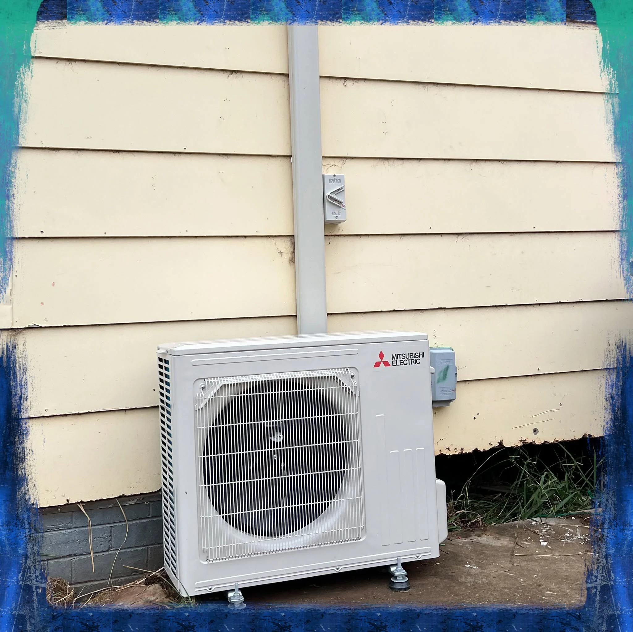 FHC install: split system with mounting hardware detail, Coffs Harbour
